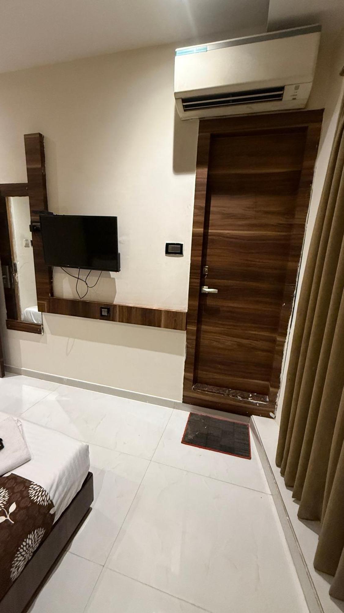 M E R I T O N Hotel T-2 مومباي المظهر الخارجي الصورة