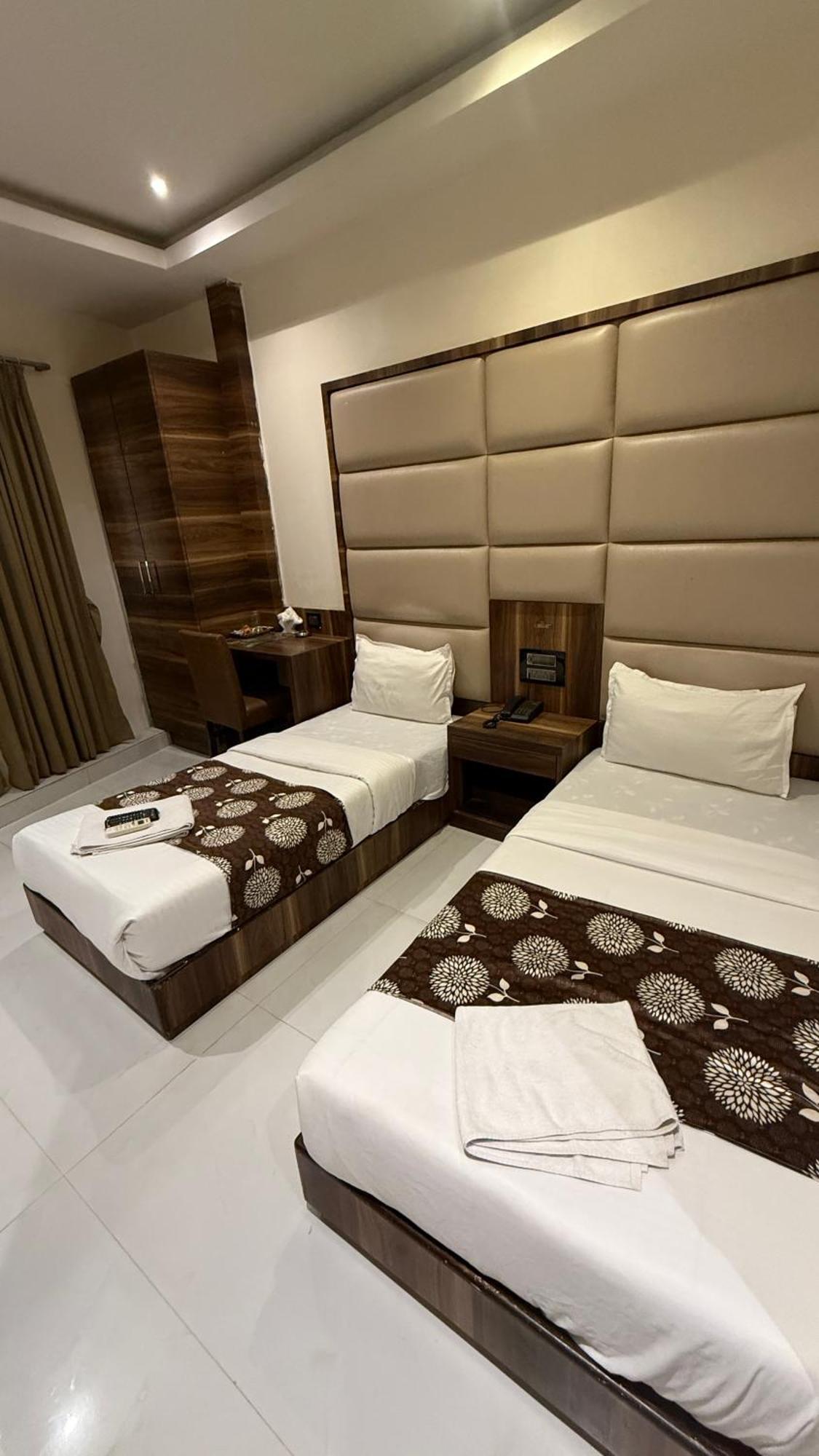 M E R I T O N Hotel T-2 مومباي المظهر الخارجي الصورة