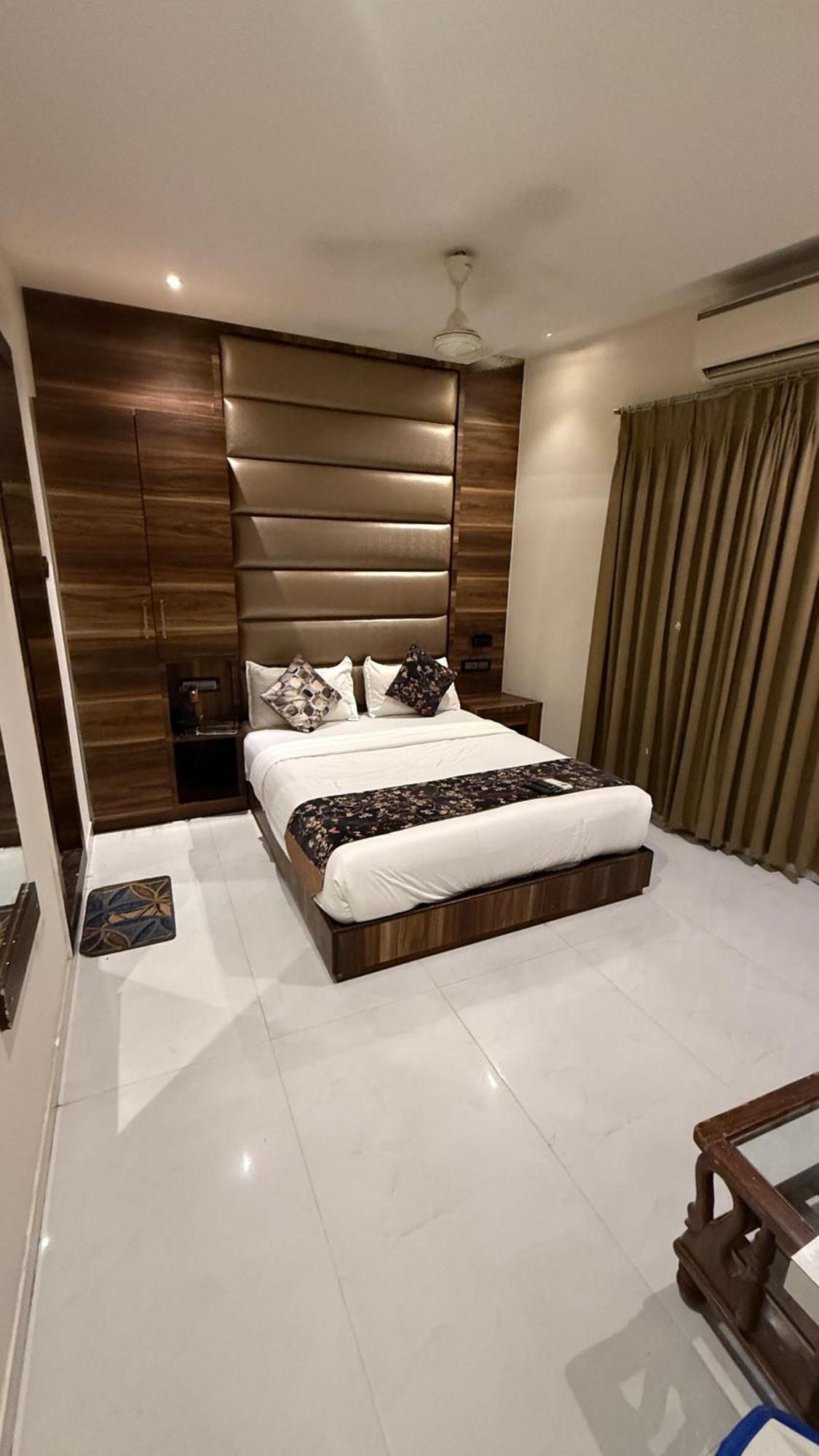 M E R I T O N Hotel T-2 مومباي المظهر الخارجي الصورة