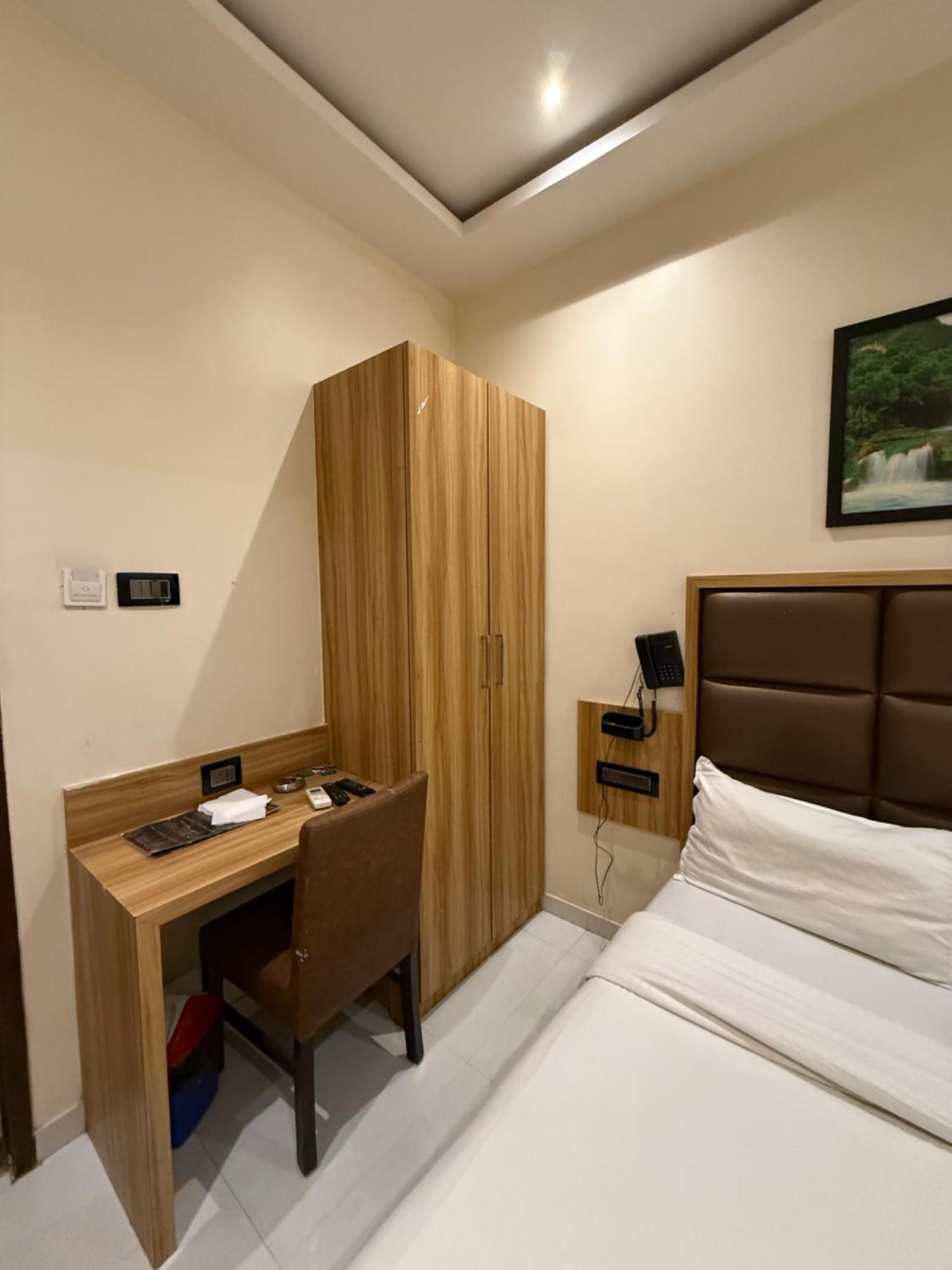 M E R I T O N Hotel T-2 مومباي المظهر الخارجي الصورة